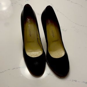 Gravity Pope pumps. Leather. Gently used. Size 10